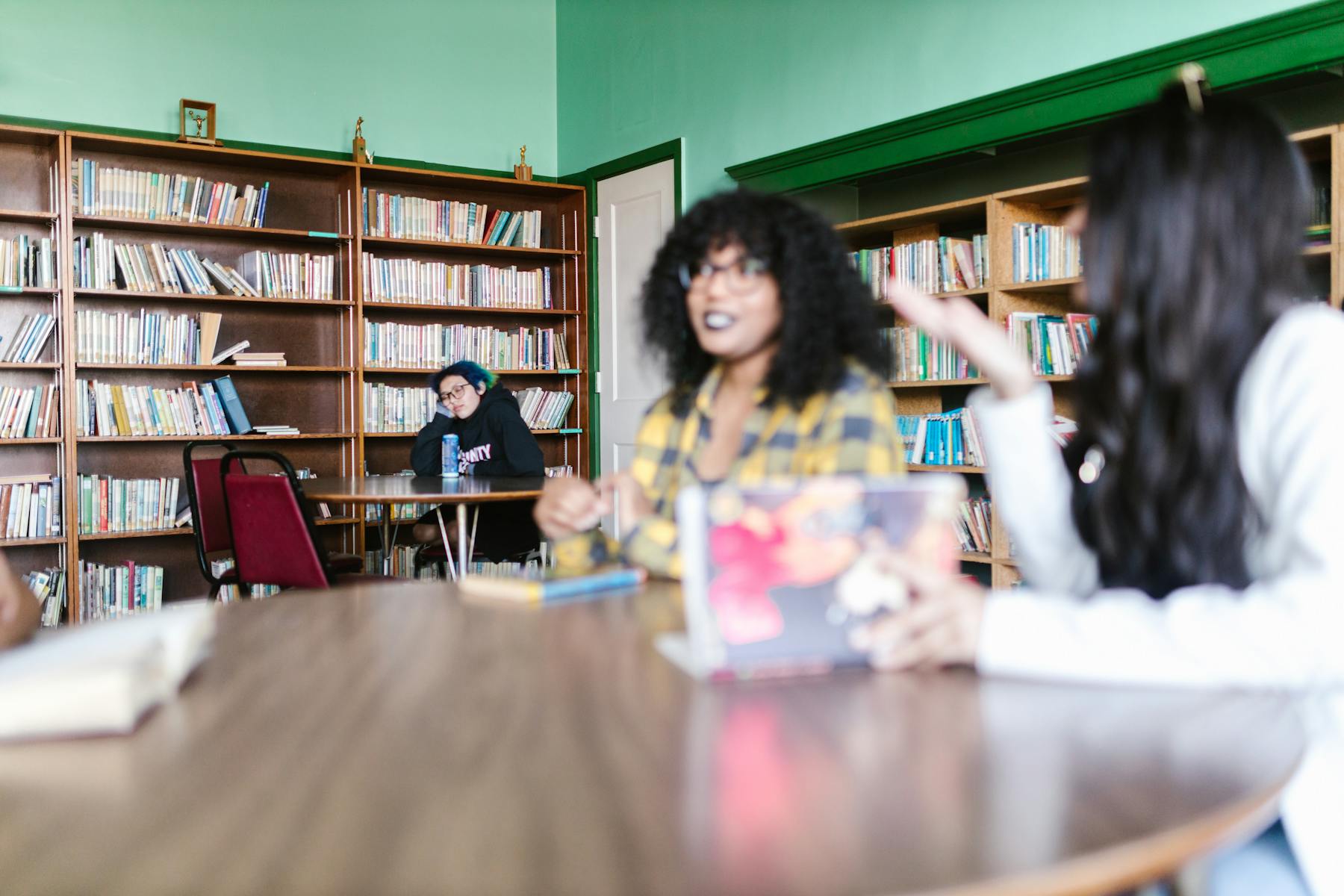 Students collaborating in a library